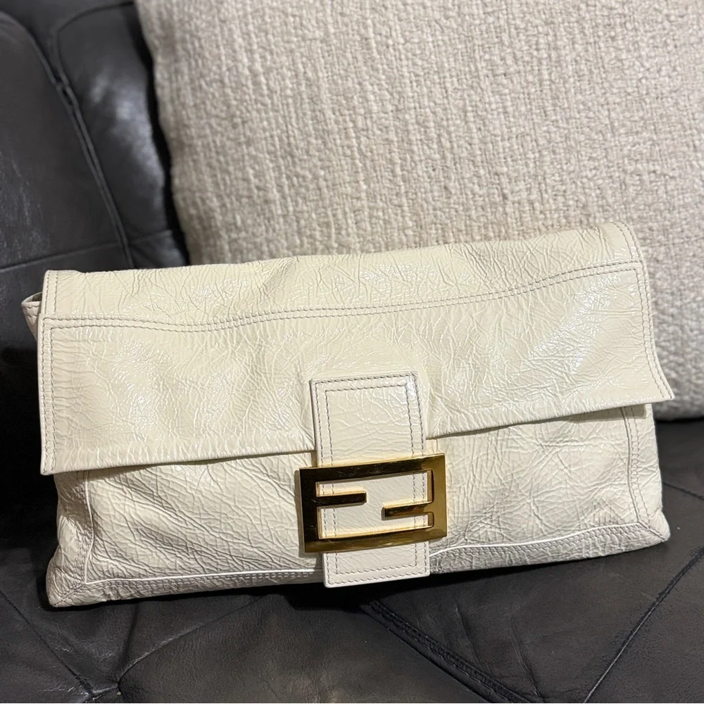 AUTH RARE Fendi XL Baguette white patent leather 2way Shoulder Bag oversized